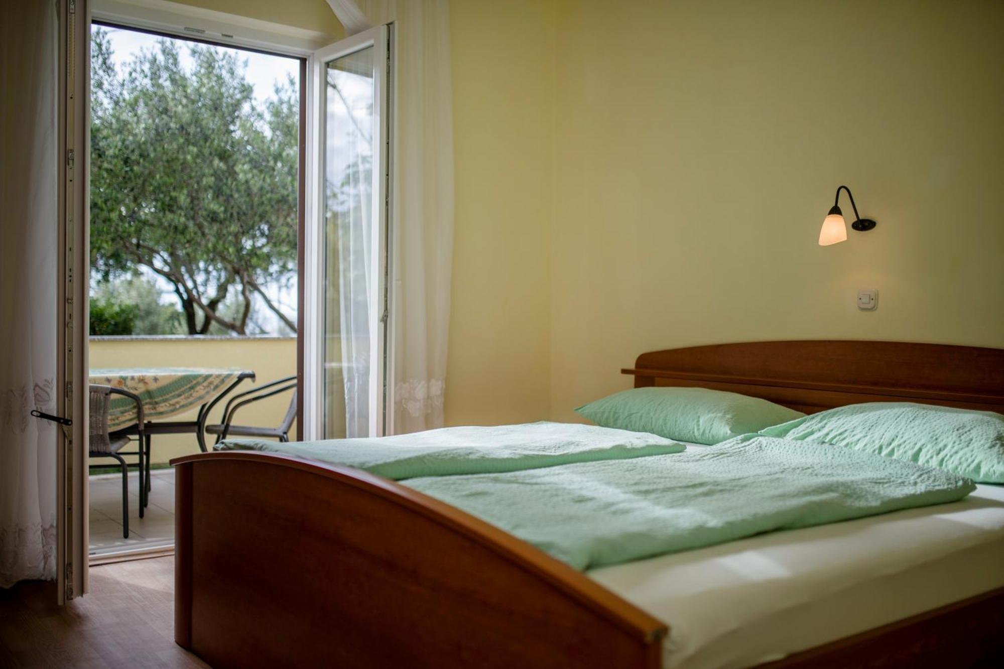 Apartments By The Sea Supetarska Draga - Donja, Rab - 11769 Quarto foto